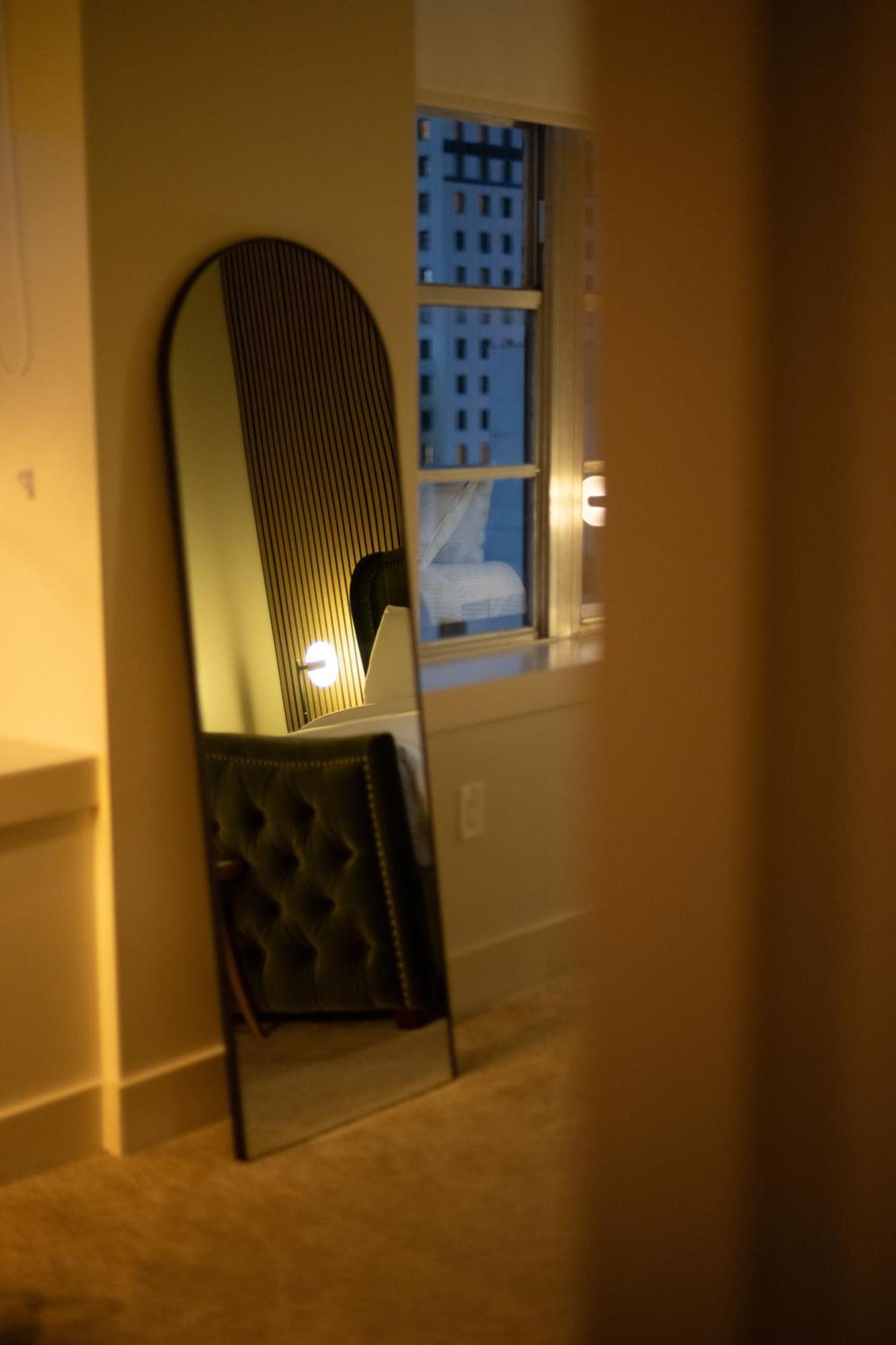 Luxury 2-Bedroom Condo Steps Away From The French Quarter New Orleans Exterior photo