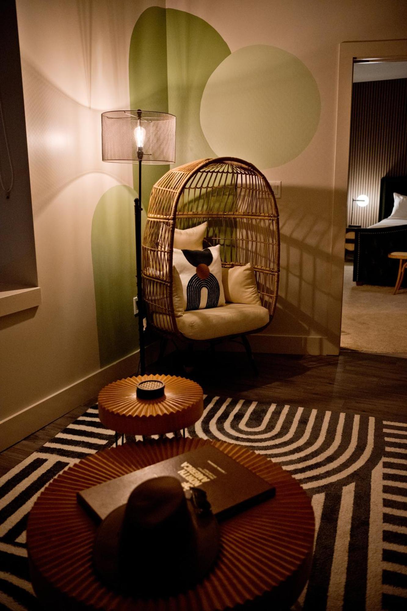 Luxury 2-Bedroom Condo Steps Away From The French Quarter New Orleans Exterior photo